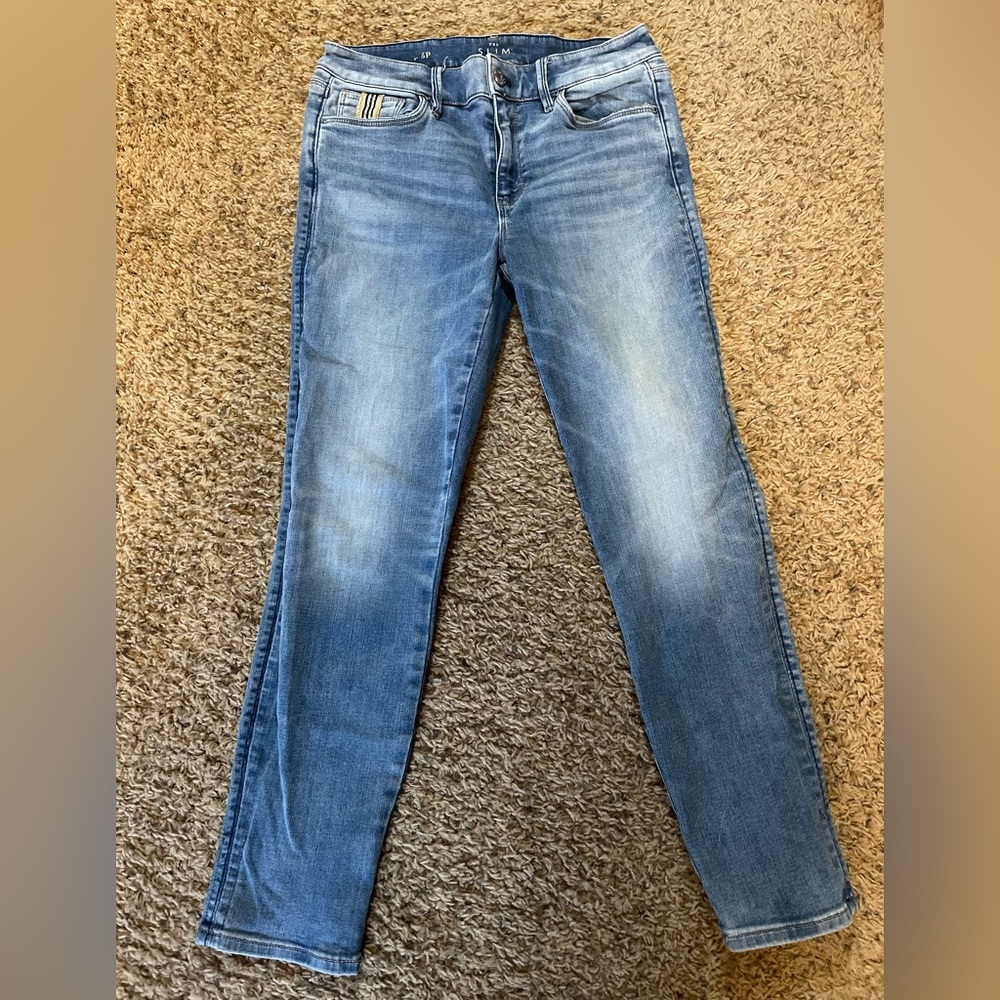 WHBM Jeans Light Blue Slim Cropped